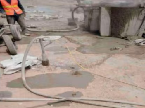 泰兴水泥混凝土路面板底注浆技术 路面脱空注浆整治方案